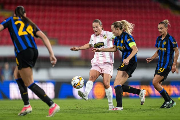 September 22, 2026: Anna Anvegard of Häcken and Irene Santi during the Women’s Champions League soccer match between Inter and Häcken on September 22, 2026 in Monza. Photo by Carl Sandin, BILDBYRAN, code CS CS0982: soccer, football, UEFA Women’s Champions League, Inter, Häcken, women’s soccer, BBENG Copyright: CARLxSANDIN BB260922CS067
