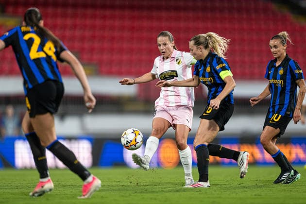 September 22, 2026: Anna Anvegard of Häcken and Irene Santi of Inter during the Women’s Champions League soccer match between Inter and Häcken on September 22, 2026 in Monza. Photo by Carl Sandin, BILDBYRAN. Code: CS CS0982. soccer, football, UEFA Women’s Champions League, Inter, Häcken, women’s soccer, BBENG  Copyright: CARLxSANDIN BB260922CS069