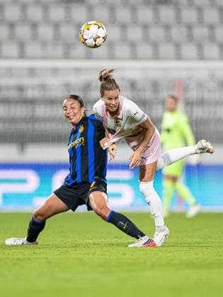 September 22, 2026: Haley Bugeja of Inter and Aivi Luik of Häcken during the Women’s Champions League soccer match between Inter and Häcken on September 22, 2026 in Monza. Photo by Carl Sandin. BILDBYRAN code CS CS0982 soccer football fotball UEFA Women’s Champions League Inter Häcken women’s team BBENG  Copyright: CARLxSANDIN BB260922CS074