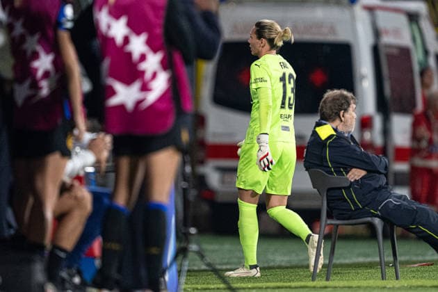 September 22, 2026: Goalkeeper Jennifer Falk of Häcken receives a red card during the Women’s Champions League soccer match between Inter and Häcken on September 22, 2026 in Monza. Photo by Carl Sandin, BILDBYRAN, code CS CS0982: soccer, football, UEFA Women’s Champions League, Inter, Häcken, women’s soccer, BBENG Depp Copyright: CARLxSANDIN BB260922CS082