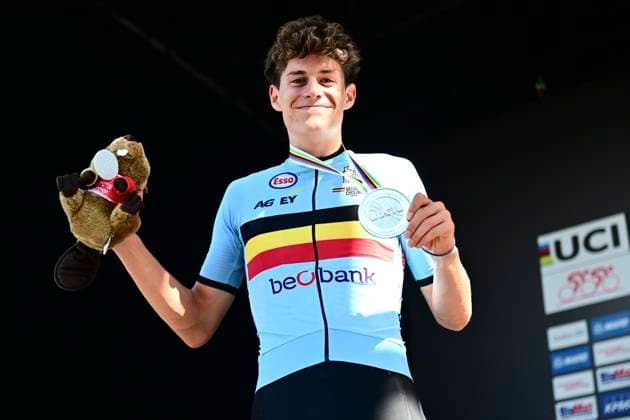 UCI 2026 Road World Championship, WM, Weltmeisterschaft Montreal 22 09 2026 MONTREAL, CANADA - SEPTEMBER 22 : silver medal De Smet Vic (BEL) pictured during the podium ceremony of the Men Junior Individual Time Trial of the 2026 UCI Road World Championships 93th edition an UCI World Championships cycling race of 20.3 km with start in Montreal and finish in Montreal on September 22, 2026 in Montreal, Canada, 22 09 2026 Montreal Canada  Copyright: xPeterxDexVoechtx