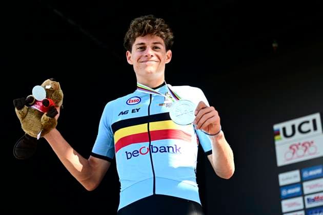 UCI 2026 Road World Championship, WM, Weltmeisterschaft Montreal 22 09 2026 MONTREAL, CANADA - SEPTEMBER 22 : silver medal De Smet Vic (BEL) pictured during the podium ceremony of the Men Junior Individual Time Trial of the 2026 UCI Road World Championships 93th edition an UCI World Championships cycling race of 20.3 km with start in Montreal and finish in Montreal on September 22, 2026 in Montreal, Canada, 22 09 2026 Montreal Canada  Copyright: xPeterxDexVoechtx