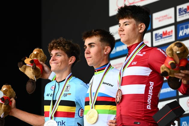 2026 UCI Road World Championships Picture by Simon Wilkinson SWpix.com - 22 09 2026 - Cycling - 2026 UCI Road World Championships - MontrÃ al, Canada - Men Junior Individual Time Trial (ITT) Podium - Benjamin Noval (Spain) on the podium receiving the Gold Medal to become World Champion, Vic de Smet (Belgium) receiving the Silver Medal and Malthe Risbjerg (Denmark) receiving the Bronze Medal MontrÃ al Avenue du Parc Canada Copyright: x xSWpix.comx(t axPhotographyxHubxLtd)xSimonxWilkinson SWpix.comx SWP-3521-1611