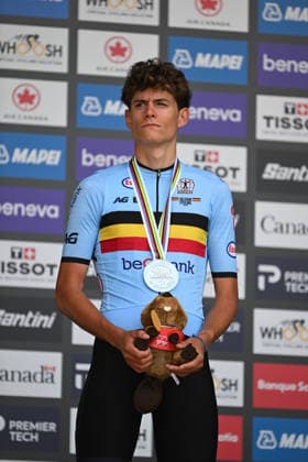 2026 UCI Road World Championships Picture by Zac Williams SWpix.com - 22 09 2026 - Cycling - 2026 UCI Road World Championships - MontrÃ al, Canada - Men Junior Individual Time Trial (ITT) Podium - Vic de Smet (Belgium) receiving the Silver Medal Copyright: x xSWpix.comx(t axPhotographyxHubxLtd)xZacxWilliams SWpix.comx SWP-3521-1607