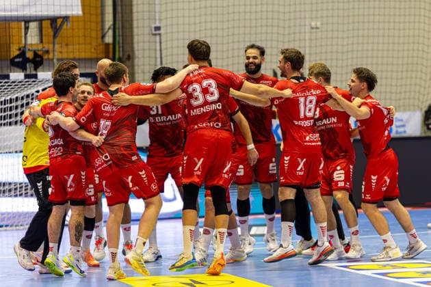 HBL Cup, 2nd Round, Kassel, MT Melsungen vs. Rhein Neckar Löwen, Rothenbach Halle, Kassel, September 22, 2026 HBL Cup, 2nd Round, Kassel, Germany, September 22, 2026 The MT Melsungen players celebrate their victory after overtime, Handball Bundesliga, MT Melsungen vs. Rhein Neckar Löwen, Rothenbach Hall, Kassel Copyright: xBEAUTIFULxSPORTS Freudensteinx