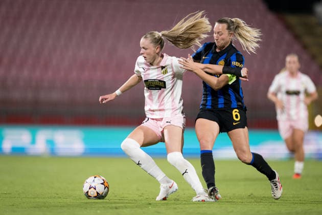 September 22, 2026: Thelma Palmadottir of Häcken and Irene Santi of Inter during the Women’s Champions League soccer match between Inter and Häcken on September 22, 2026 in Monza. Photo by Carl Sandin, BILDBYRAN. Code: CS CS0982. soccer, football, UEFA Women’s Champions League, Inter, Häcken, women’s soccer, BBENG  Copyright: CARLxSANDIN BB260922CS112