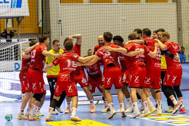 HBL Cup, 2nd Round, Kassel, MT Melsungen vs. Rhein Neckar Löwen, Rothenbach Halle, Kassel, September 22, 2026 HBL Cup, 2nd Round, Kassel, Germany, September 22, 2026 The MT Melsungen players celebrate their victory after overtime, Handball Bundesliga, MT Melsungen vs. Rhein Neckar Löwen, Rothenbach Hall, Kassel Copyright: xBEAUTIFULxSPORTS Freudensteinx