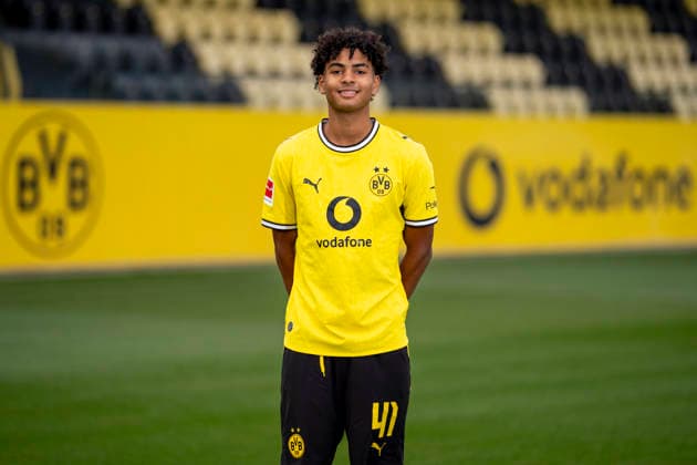 Borussia Dortmund; 1. BL, Porträttermin 2026 2027 Mathis Albert; Borussia Dortmund; 1. BL, Porträttermin 2026 2027 Foto: Borussia Dortmund Hendrik Deckers via Revierfoto Borussia Dortmund; 1. BL, Porträttermin 2026 2027