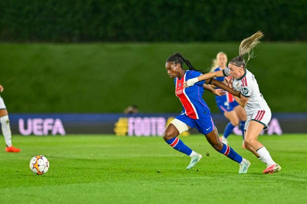 September 22, 2026, Madrid, Madrid, Spain: 18 NAOMIE FELLER of Paris Saint-Germain FC and 19 EVA NAVARRO of Real Madrid CF Femenino disputes a ball during the Women s Champions League match between REAL MADRID FEMENINO and PARIS SAINT-GERMAIN FC, held on September 22, 2026, in Valdebebas, Madrid, Spain. The Women s Champions League Match REAL MADRID - PARIS SAINT-GERMAIN FC (22.09.26)  - ZUMAc312 20260922_zsp_c312_019 Copyright: xOscarxManuelxSanchezx