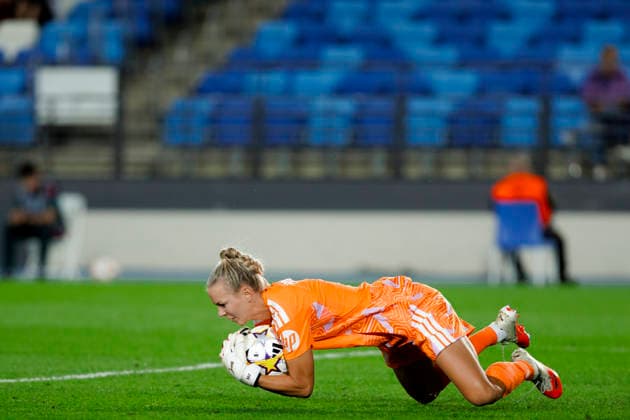 UEFA Women s Champions League - Real Madrid vs Paris Saint-Germain MADRID, SPAIN -September 22:Merle Frohms of Real Madrid in action during the UEFA Women s Champions League match between Real Madrid and Paris Saint-Germain at Alfredo Di Stefano stadium in Madrid.(Photo by Guille Martinez f22photo) Madrid Alfredo Di Stefano Stadium Spain Copyright: xGuillermoxMartinezx