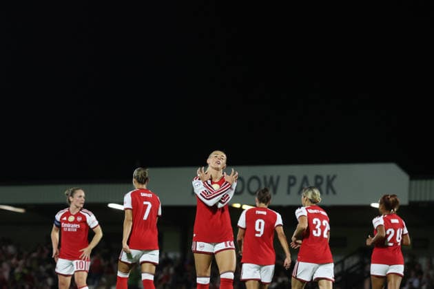 Arsenal gegen HB Koge Frauen, 22. September 2026, Borehamwood, UEFA Women’s Champions League: Arsenal gegen HB Koge Frauen. Chloe Kelly von Arsenal jubelt über das Führungstor, bevor es vom VAR aberkannt wird. Foto: Charlotte Wilson. Abseits. Borehamwood, Großbritannien.  Copyright: xCharlottexWilsonx xOffsidexOffside
