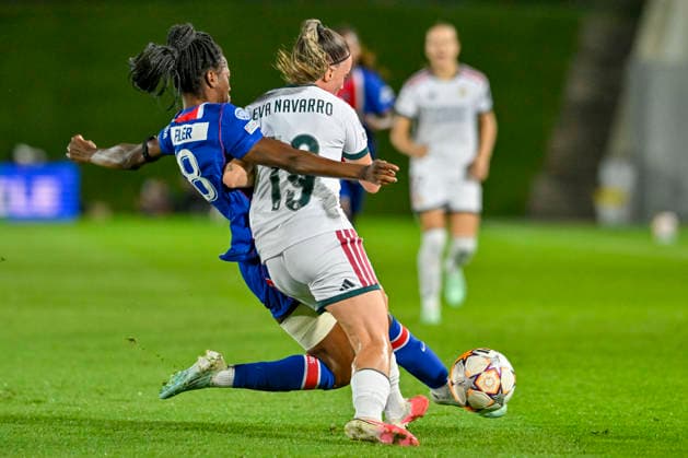 September 22, 2026, Madrid, Madrid, Spain: 8 YAYA (VITORIA YAYA) of Paris Saint-Germain FC and 19 EVA NAVARRO of Real Madrid CF Femenino disputes a ball during the Women s Champions League match between REAL MADRID FEMENINO and PARIS SAINT-GERMAIN FC, held on September 22, 2026, in Valdebebas, Madrid, Spain. The Women s Champions League Match REAL MADRID - PARIS SAINT-GERMAIN FC (22.09.26)  - ZUMAc312 20260922_zsp_c312_034 Copyright: xOscarxManuelxSanchezx