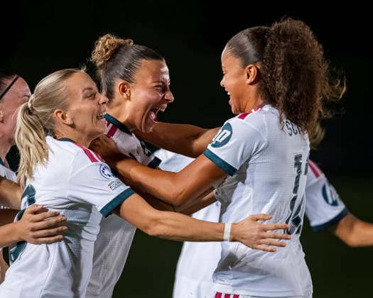 Real Madrid C.F. v Paris Saint-Germain - UEFA Women s Champions League 2026 27 League Phase MD1 MADRID, SPAIN - SEPTEMBER 22: Players of Real Madrid CF (from L to R) Elisa Senss, Arianna Caruso, Felicia Schroder celebrate a goal during the UEFA Women s Champions League 2026 27 League Phase MD1 match between Real Madrid C.F. and Paris Saint-Germain at Estadio Alfredo Di Stefano on September 22, 2026 in Madrid, Spain. Valdebebas Estadio Alfredo di Stefano Madrid Spain Copyright: xAlbertoxGardinx AGardin_20260922_Foot_WChamp_ReaMad_Psg_0252