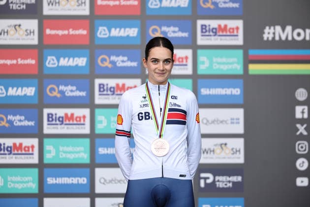 2026 UCI Road World Championships Picture by Alex Whitehead SWpix.com - 22 09 2026 - Cycling - 2026 UCI Road World Championships - MontrÃ al, Canada - Women Junior Individual Time Trial (ITT) Podium - Aalia Clay (Great Britain) receiving the Bronze Medal MontrÃ al Avenue du Parc Canada Copyright: x xSWpix.comx(t axPhotographyxHubxLtd)xAlexxWhitehead SWpix.comx SWP-3521-1790