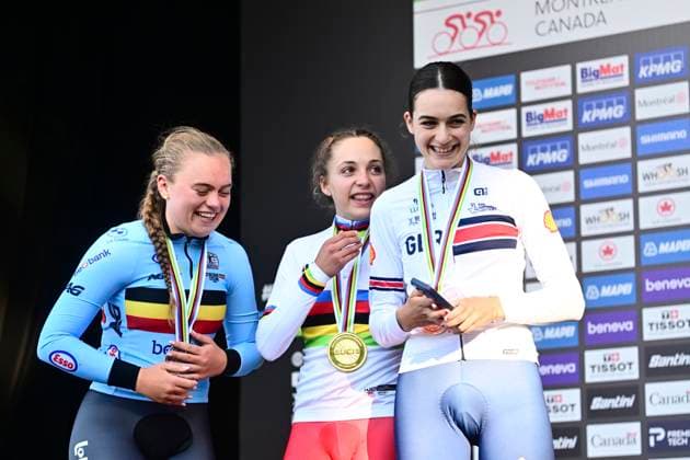 UCI 2026 Road World Championship, WM, Weltmeisterschaft Montreal 22 09 2026 MONTREAL, CANADA - SEPTEMBER 22 : silver medal Decruyenaere Yana (BEL), gold medal Okrucinska Maria (POL) and bronze medal Clay Aalia (GBR) pictured during the podium ceremony of the Women Junior Individual Time Trial of the 2026 UCI Road World Championships 93th edition an UCI World Championships cycling race of 10.7 km with start in Montreal and finish in Montreal on September 22, 2026 in Montreal, Canada, 22 09 2026 Montreal Canada  Copyright: xPeterxDexVoechtx
