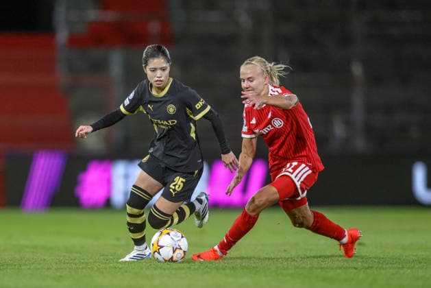 GER, Munich, FC Bayern Munich vs. Manchester City, Women s Champions League, Soccer, UEFA, 2026–2027 Season, uhlsport Park, Matchday 1 in pictures (from left): Yui Hasegawa, Manchester City Women, 25, Pernille Harder, FC Bayern Munich Women, 21. DFB and DFL regulations prohibit any use of photographs as image sequences and or quasi-video. September 22, 2026 Copyright: HMBxMedia HendrikxHamelau