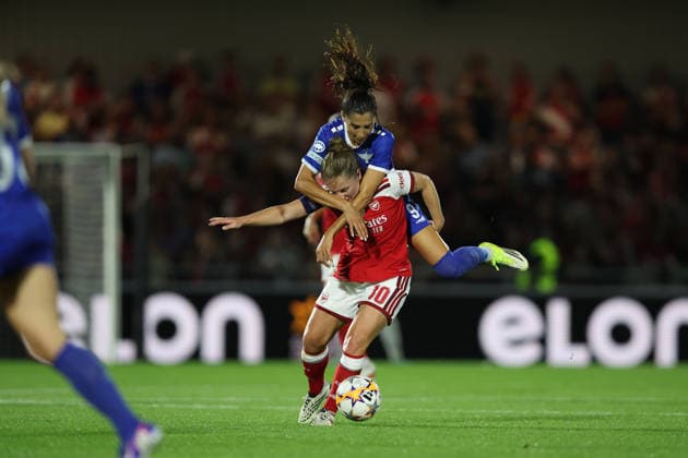Arsenal gegen HB Koge Frauen, 22. September 2026, Borehamwood – UEFA Women’s Champions League: Arsenal gegen HB Koge Frauen. Nadia Nadim von HB Koge und Kim Little von Arsenal. Foto: Charlotte Wilson. Abseits. Borehamwood, Großbritannien  Copyright: xCharlottexWilsonx xOffsidexOffside