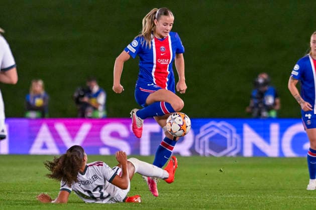 September 22, 2026, Madrid, Madrid, Spain: 12 FELICIA SCHRODER of Real Madrid CF Femenino battles for possession withduring the Women s Champions League match between REAL MADRID FEMENINO and PARIS SAINT-GERMAIN FC, held on September 22, 2026, in Valdebebas, Madrid, Spain. Madrid Spain - ZUMAc312 20260922_zsp_c312_083 Copyright: xOscarxManuelxSanchezx