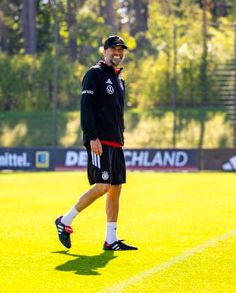 September 23, 2026: The German national soccer team (DFB) is holding a training camp in Herzogenaurach, at ADIDAS s home ground, ahead of the UEFA Nations League matches. National team coach Jürgen Klopp, in good spirits, briefly stops to chat with reporters on the sidelines while his players continue training.