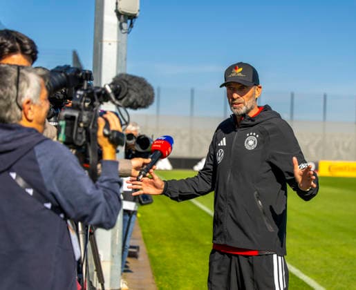 September 23, 2026, DFB German National Soccer Team, training camp in Herzogenaurach, at ADIDAS’s home ground, ahead of the UEFA Nations League matches; German national team coach Jürgen Klopp briefly stops to speak with reporters on the sidelines while his players continue training