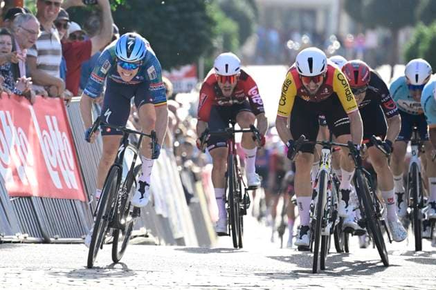 Omloop van het Houtland 2026 Cycling Race LICHTERVELDE, BELGIUM - SEPTEMBER 23 : Merlier Tim (BEL) of Soudal Quick-Step wins the sprint , second place for Aniolkowski Stanislaw (POL) of Cofidis,during the 80th edition of Omloop van het Houtland an UCI Class 1.1 one day cycling road race for Men Elite of 190 km with start in Zedelgem and finish in Lichtervelde on September 23, 2026 in Lichtervelde, Belgium, 23 09 2026 Lichtervelde Belgium  Copyright: xJanxDexMeuleneirx