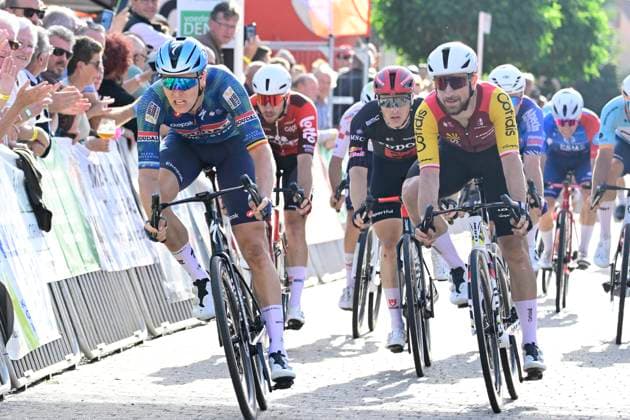 Omloop van het Houtland 2026 Cycling Race LICHTERVELDE, BELGIUM - SEPTEMBER 23 : Merlier Tim (BEL) of Soudal Quick-Step wins the sprint , second place for Aniolkowski Stanislaw (POL) of Cofidis during the 80th edition of Omloop van het Houtland an UCI Class 1.1 one day cycling road race for Men Elite of 190 km with start in Zedelgem and finish in Lichtervelde on September 23, 2026 in Lichtervelde, Belgium, 23 09 2026 Lichtervelde Belgium  Copyright: xJanxDexMeuleneirx
