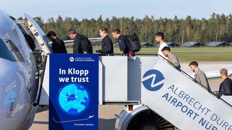 Departure of the German DFB national soccer team for Amsterdam for the Nations League match against the Netherlands, Nuremberg, September 23, 2026: Players from the German national soccer team board a special Lufthansa flight via a gangway at Albrecht Dürer Airport. The departure takes place ahead of the Nations League match against the Netherlands. Nuremberg, Bavaria, Germany 20260923-1V9A8885-M4000
