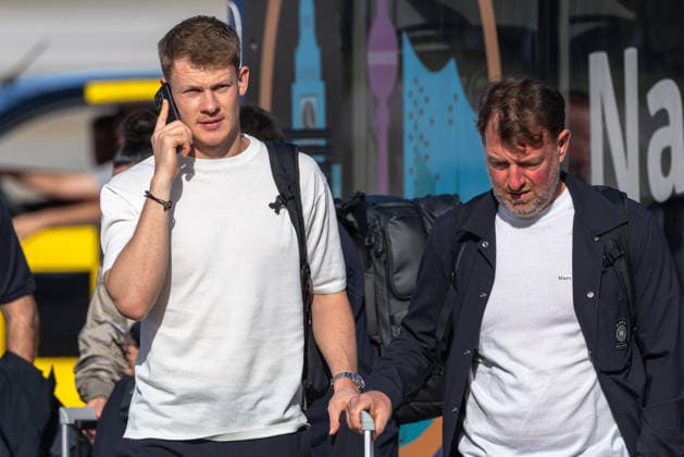 Departure of the German DFB National Soccer Team for Amsterdam for the Nations League match against the Netherlands, Nuremberg, September 23, 2026. Alexander Nübel is on the phone as the German National Soccer Team departs for Amsterdam. The team is traveling to Nuremberg for the international match against the Netherlands. Bavaria, Germany 20260923-1V9A9096-M4000