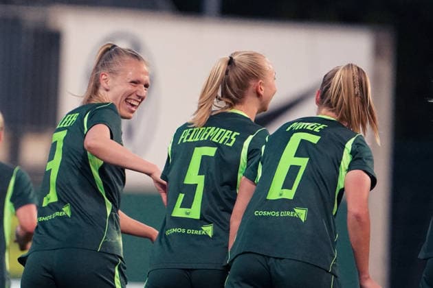 Germany Soccer UEFA Women s Europa Cup 2026–2027, Qualifying Round 2, First Leg: VfL Wolfsburg vs. SK Sturm Graz at AOK Stadium Wolfsburg—Goal and celebration for Ella Peddemor s VfL Wolfsburg Women, 5 Copyright: xAymanxAlahmedx