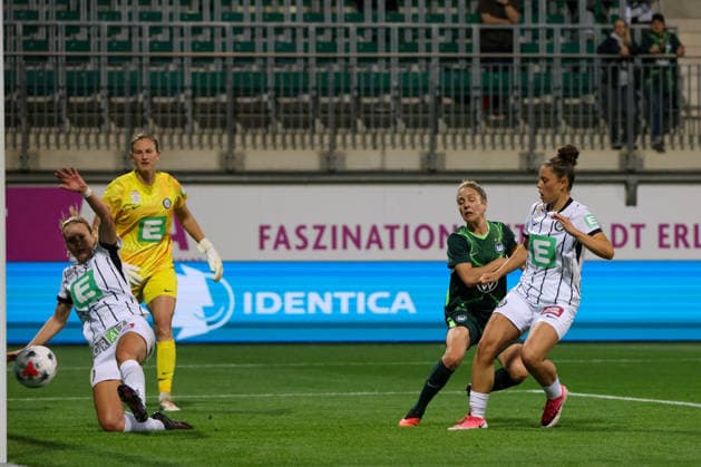 Wolfsburg, Germany, September 23, 2026 UEFA Women’s Europa Cup First Leg: VfL Wolfsburg Women vs. Sturm Graz Women. Pictured: Goal scorer Svenja Huth of Wolfsburg—second from the right in the photo—scores the goal that makes it 4–0 for Wolfsburg. Copyright: HMBxMedia MadeleinexFantini