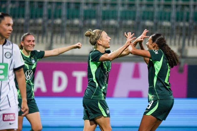 Wolfsburg, Germany, September 23, 2026 UEFA Women’s Europa Cup First Leg: VfL Wolfsburg Women vs. Sturm Graz Women. Pictured from left: Svenja Huth, Wolfsburg’s third goal scorer, scores the goal that makes it 4–0 for Wolfsburg and celebrates with Kessya Bussy, Wolfsburg. Copyright: HMBxMedia MadeleinexFantini