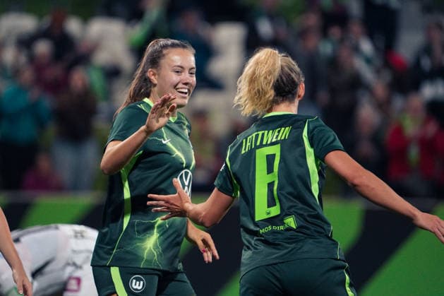 Germany Soccer UEFA Women s Europa Cup 2026–2027, Qualifying Round 2, First Leg: VfL Wolfsburg vs. SK Sturm Graz at AOK Stadium Wolfsburg—Goal and goal celebration by Lena Lattwein of VfL Wolfsburg Women, 8 Copyright: xAymanxAlahmedx