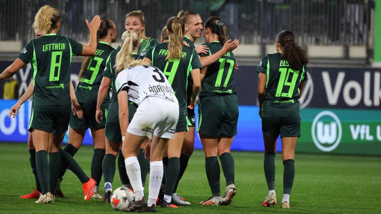 VfL vs. Graz, Women s Europa League Qualifiers, Wolfsburg, September 23, 2026, Soccer, Women’s, VfL Wolfsburg vs. SK Sturm Graz, UEFA Women’s Europa League Qualifying, Round 2, 2026–2027 Season; Katharina Piljic of VfL Wolfsburg celebrates with her teammates after scoring the goal that made the score 5–1 at AOK Stadium Niedersachsen, Germany