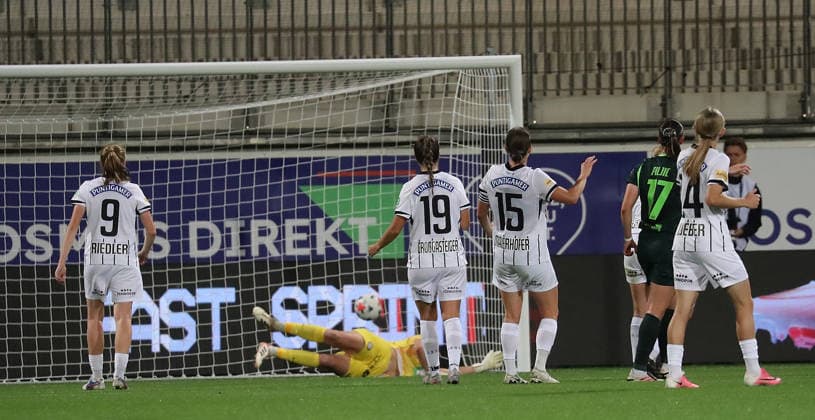 Here, Katharina Piljic (No. 17) of VfL Wolfsburg scores the goal to make it 5–1. Soccer, Women s, 2026–2027 Season, UEFA, Women s Europa Cup Qualifying, Round 2, AOK Stadium Wolfsburg, VfL Wolfsburg vs. Sturm Graz