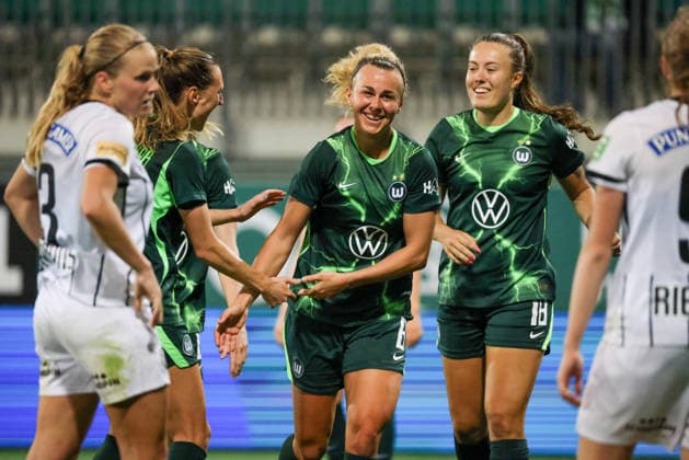 Wolfsburg, Germany, September 23, 2026—UEFA Women’s Europa Cup First Leg: VfL Wolfsburg Women vs. Sturm Graz Women. Pictured, from left: Lena Lattwein, Wolfsburg’s third goal scorer, celebrates with Lara Prasnikar and Mara Alber, both of Wolfsburg, after scoring the goal that made the score 6–1 in Wolfsburg’s favor. Copyright: HMBxMedia MadeleinexFantini
