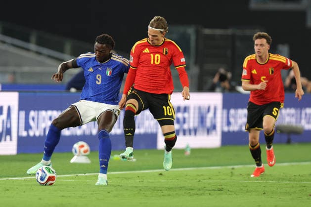 SOCCER - UEFA Nations League - Italy vs. Belgium Photo by IPA ABACAPRESS.COM88969257 - Rome, Italy — September 25, 2026: Moise Kean (forward) of Italy and Leandro Trossard (midfielder) of Belgium in action during Matchday 1 of the 2026–2027 UEFA Nations League between Italy and Belgium at the Olympic Stadium in Rome. Rome Italy  Copyright: xIPAxSport ABACAx