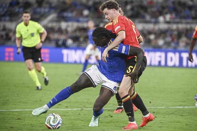Italy v Belgium - UEFA Nations League ?????? ROME, ITALY - SEPTEMBER 25: Moise Kean (L), of Italy, is challenged by Maxim De Cuyper (R), of Belgium, during the UEFA Nations League Group A1 League phase football match between Italy and Belgium at the Olympic stadium in Rome, Italy, on September 25, 2026. Isabella Bonotto Anadolu Rome Italy. Editorial use only. Please get in touch for any other usage.  Copyright: x2026xAnadoluxIsabellaxBonottox