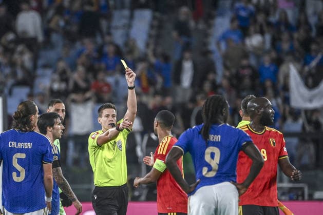 Italy v Belgium - UEFA Nations League 2025 ?????? ROME, ITALY, SEPTEMBER 25: referee Daniel Siebert (C) gives a yellow card to Gianluigi Donnarumma (3rd L), goalkeeper of Italy, and Romelu Lukaku (R) of Belgium, at the end of the UEFA Nations League Group A1 League phase football match between Italy and Belgium at the Olympic stadium in Rome, Italy, on September 25, 2026. Belgium defeated Italy 2-0. Isabella Bonotto Anadolu Rome Italy. Editorial use only. Please get in touch for any other usage.  Copyright: x2026xAnadoluxIsabellaxBonottox