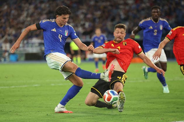 SOCCER - UEFA Nations League - Italy vs. Belgium Photo by IPA ABACAPRESS.COM88971371 - Rome, Italy — September 25, 2026: Alessandro Romano (defender) of Italy and Brandon Mechele (defender) of Belgium in action during Matchday 1 of the 2026–2027 UEFA Nations League between Italy and Belgium at the Olympic Stadium in Rome. Rome Italy  Copyright: xIPAxSport ABACAx
