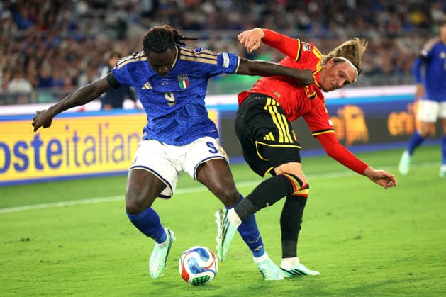 SOCCER - UEFA Nations League - Italy vs. Belgium Photo by IPA ABACAPRESS.COM88971403 - Rome, Italy — September 25, 2026: Moise Kean (forward) of Italy and Mika Gods of Belgium in action during Matchday 1 of the 2026–2027 UEFA Nations League between Italy and Belgium at the Olympic Stadium in Rome. Rome Italy  Copyright: xIPAxSport ABACAx