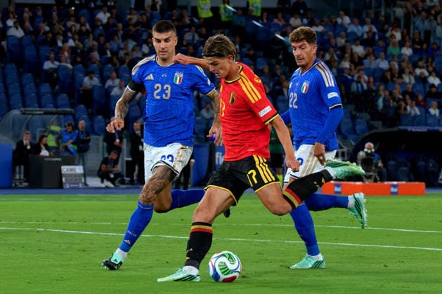 ROME, ITALY - SEPTEMBER 25: Charles De Ketelaere of Belgium and Gianluca Mancini of Italy during the UEFA Nations League, League A, Group A1 football match between Italy and Belgium at the Stadio Olimpico on September 25, 2026 in Rome, Italy Copyright: xEmmanuelexMastrodonato SPPx Sportspressphoto_SPR239701