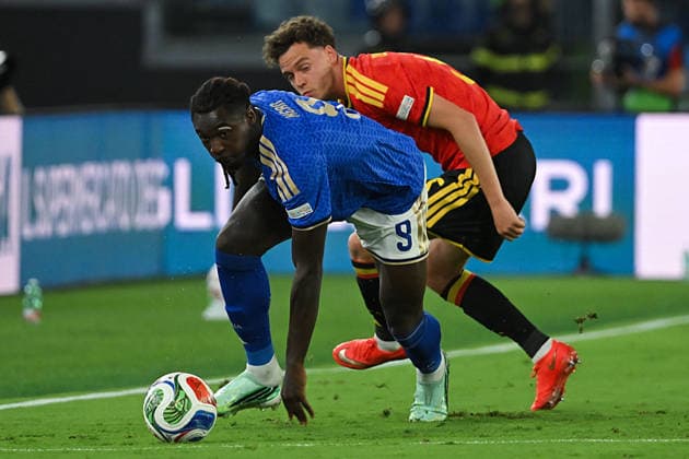 SOCCER - UEFA Nations League - Italy vs. Belgium Photo by IPA ABACAPRESS.COM88978061 - Moise Kean (forward) of Italy and Maxim De Cuyper (defender) of Belgium during Matchday 1 of the Nations League between Italy and Belgium at the Olympic Stadium in Italy on September 25, 2026. Mattia Vian Rome Italy  Copyright: xIPAxSport ABACAx