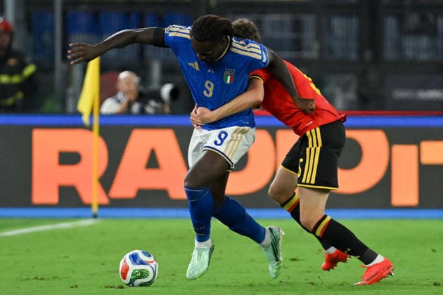 SOCCER - UEFA Nations League - Italy vs. Belgium Photo by IPA ABACAPRESS.COM88978063 - Moise Kean (Forward) of Italy and Maxim De Cuyper (Defender) of Belgium during Matchday 1 of the Nations League between Italy and Belgium at the Olympic Stadium in Italy on September 25, 2026. Mattia Vian Rome Italy  Copyright: xIPAxSport ABACAx