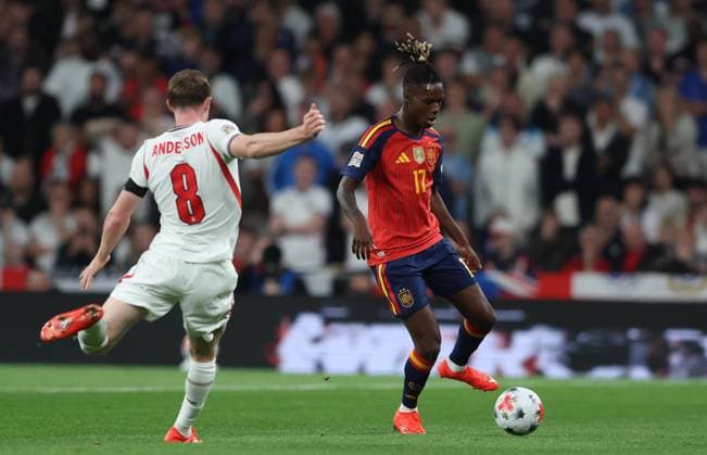 UEFA Nations League - England v Spain LONDON, ENGLAND, SEPTEMBER 26: Nico Williams of Spain national team, Nationalteam on the ball during The UEFA Nations League Group Stage match in Group C3 between England v Spain at Wembley Stadium, London, England, on September 26. (Photo by Daniel Weir) London Wembley Stadium England Copyright: xDanielxWeir SportsxPressxPhotox Sportspressphoto_SPR240727