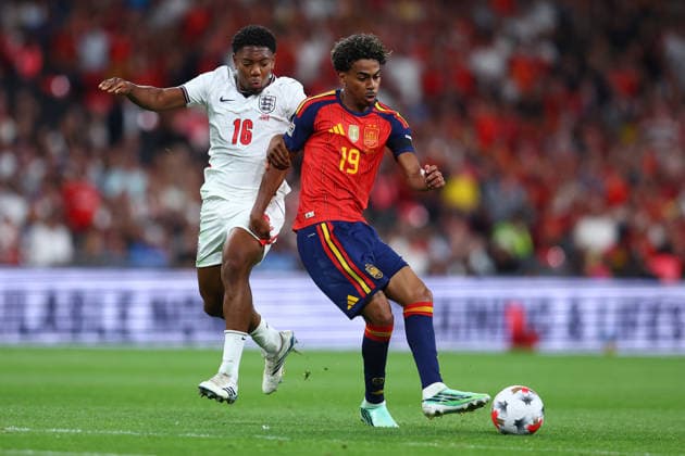 London, England, 26th September 2026. Myles Lewis-Skelly of England and Lamine Yamal of Spain during the England vs Spain UEFA Nations League match at Wembley Stadium, London. Picture credit should read: Paul Terry Sportimage EDITORIAL USE ONLY. No use with unauthorised audio, video, data, fixture lists, club league logos or live services. Online in-match use limited to 120 images, no video emulation. No use in betting, games or single club league player publications. SPI_152_PT_England_Spain SPI-5020-0151