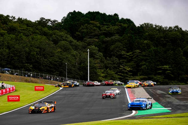 FIA WEC - 6 HOURS OF FUJI 2026 start of the race, depart, 77 POWELL Eric (usa), PRIAULX Sebastian (gbr), TUCK Ben (gbr), Proton Competition, Ford Mustang GT3 Evo 77, LM GT3, action, 58 GEHRSITZ Finn (ger), GOETHE Benjamin (ger), WEST Alexander (swe), Garage 59, McLaren 720S GT3 Evo 58, LM GT3, action during the 6 Hours of Fuji 2026, 6th round of the 2026 FIA World Endurance Championship, from September 25 to 27, 2026 on the Fuji Speedway in Oyama, Shizuoka, Japan - OyamaJapan Copyright: xFabrizioxBoldonix