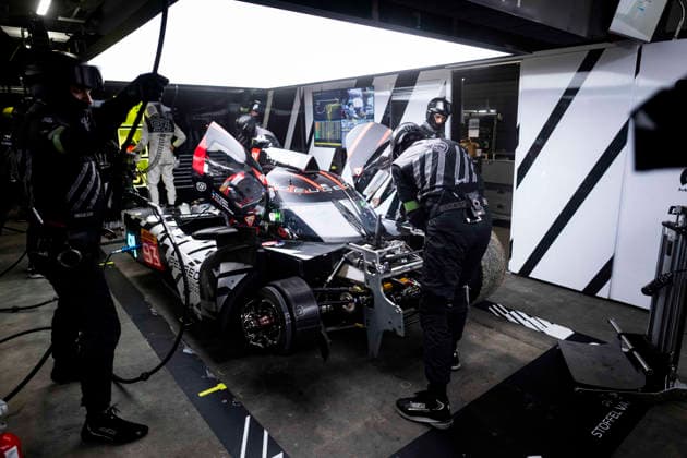 FIA WEC - 6 HOURS OF FUJI 2026 93 CASSIDY Nick (nzl), DI RESTA Paul (gbr), VANDOORNE Stoffel (bel), Peugeot TotalEnergies, Peugeot 9X8 93, Hypercar, technical issue during the 6 Hours of Fuji 2026, 6th round of the 2026 FIA World Endurance Championship, from September 25 to 27, 2026 on the Fuji Speedway in Oyama, Shizuoka, Japan - OyamaJapan Copyright: xFabrizioxBoldonix