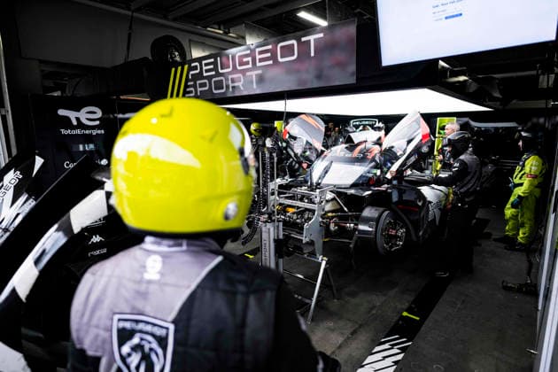 FIA WEC - 6 HOURS OF FUJI 2026 93 CASSIDY Nick (nzl), DI RESTA Paul (gbr), VANDOORNE Stoffel (bel), Peugeot TotalEnergies, Peugeot 9X8 93, Hypercar, technical issue during the 6 Hours of Fuji 2026, 6th round of the 2026 FIA World Endurance Championship, from September 25 to 27, 2026 on the Fuji Speedway in Oyama, Shizuoka, Japan - OyamaJapan Copyright: xFabrizioxBoldonix