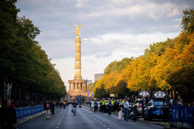 BERLIN, GERMANY - SEPTEMBER 27, 2026: The Siegessäule at the Start area by the 52. BMW Berlin Marathon at Berlin on September 27, 2026 in Berlin, Germany. Copyright: xBEAUTIFULxSPORTS Kuehnx