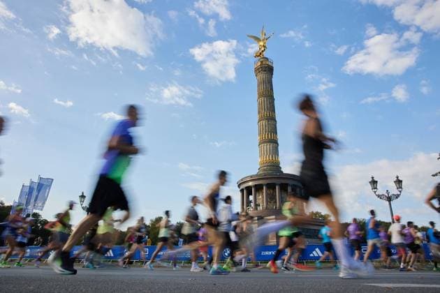 52 Berlin Marathon 2026 ** FOR EDITORIAL PURPOSES ONLY ** EDITORIAL USE ONLY ** p Participants run past the Victory Column during the Berlin Marathon Germany Berlin Berlin Copyright JörgxCarstensen Copyright: JörgxCarstensen doc87s59kp7ox31kxdooa6o ,EDITORIAL USE ONLY Copyright: JörgxCarstensen